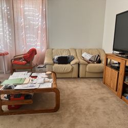 Sofa + TV Set