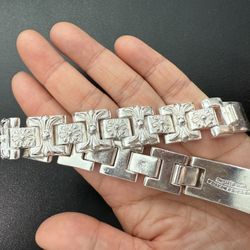 Silver bracelet for floral design