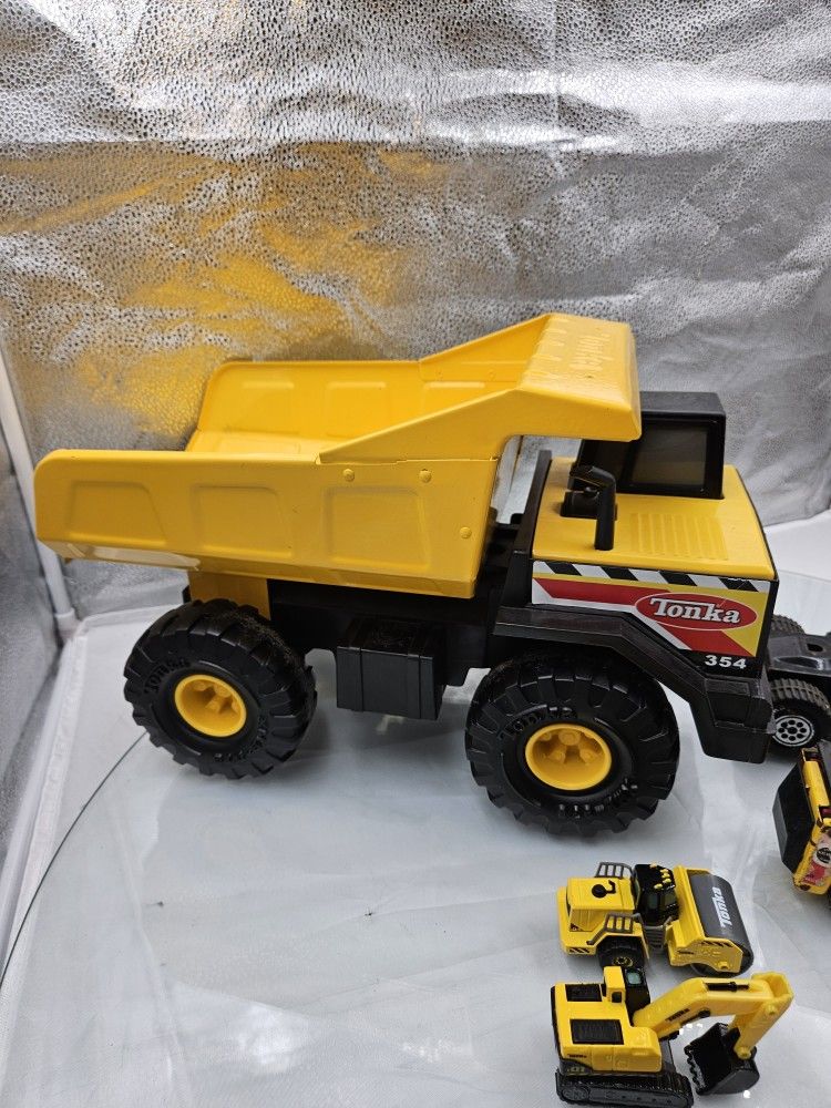 Tonka Truck 354 Sold At Auction 2pc Tonka Wholesalers Trucks