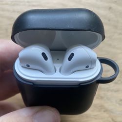 AirPods w/ case