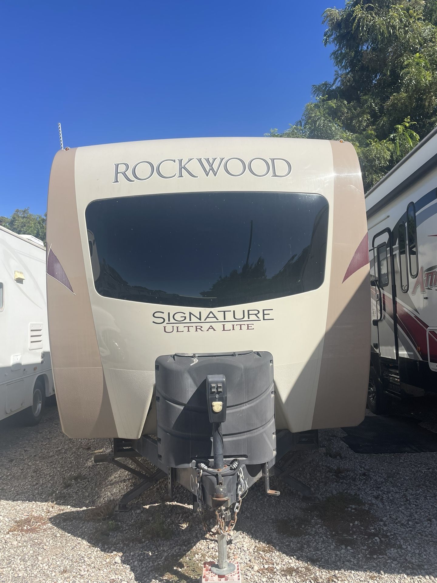 2017 Rockwood Ultra Light Signature 36’ Trailer