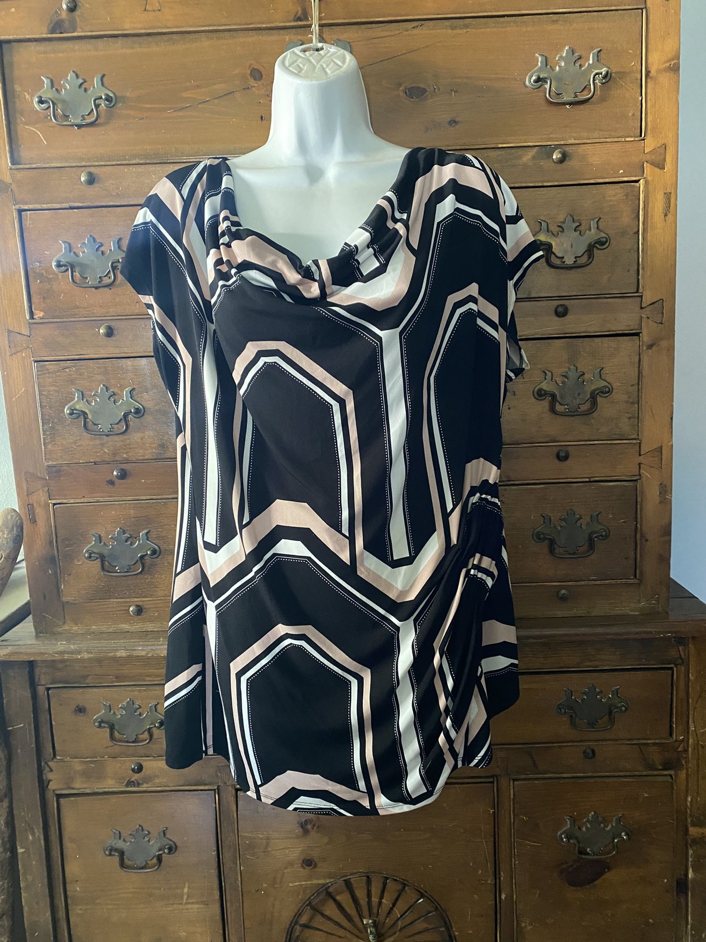 (N116) Womans Draped Cowl Neck SS Top Geometric Pattern Size XL New York & Company