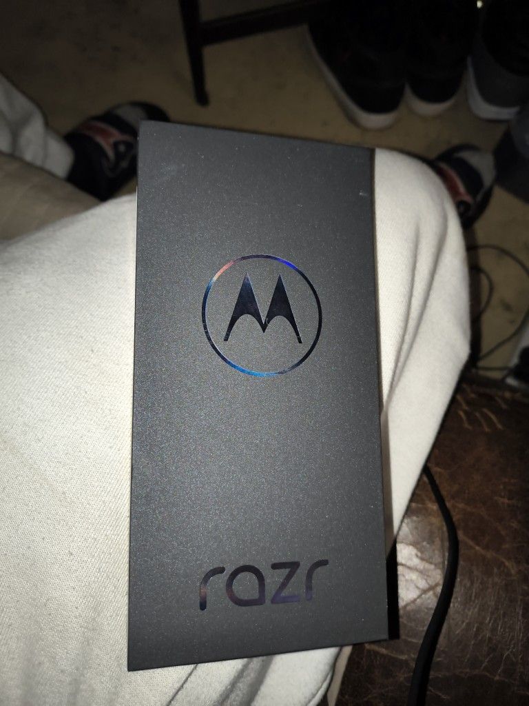 Motorola RAZR T Mobile 256 GB (NEW)