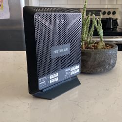 Netgear c7000v2 Wi-Fi Modem Combo