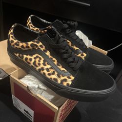 Old skool Leopard vans 