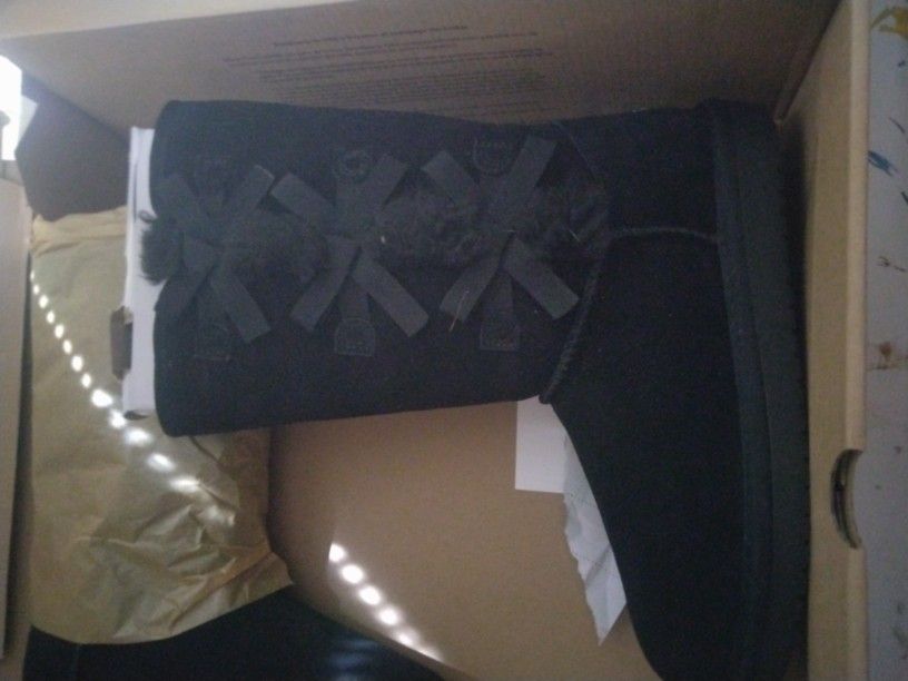 Koolaburra By UGGs Girls Size 4
