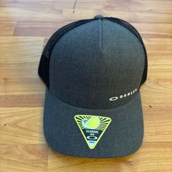 Oakley Classic Mid Snap Trucker Hat