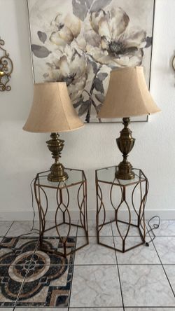 Juego de mesas y lamparas / 2 side tables and lamps