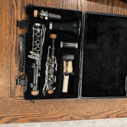 Armstrong Alto 4001 Clarinet With Hard Case. 