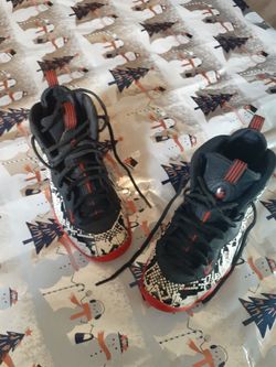 Nike  Red And Black  5 1/2   Snakeskin 