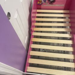 Minnie Mouse Wood Toddler Bed