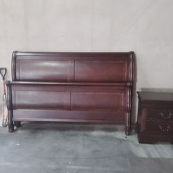 Wow That's A Beautiful King Bedroom Set 