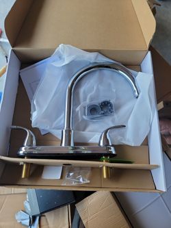 Two handle goodeneck kitchen Faucet