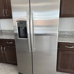 GE Refrigerator 