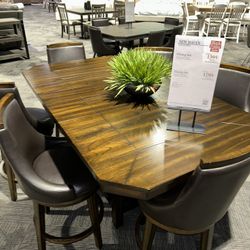 Modern Extendable Dining Set 6 Swivel Chair - Excellent Condition