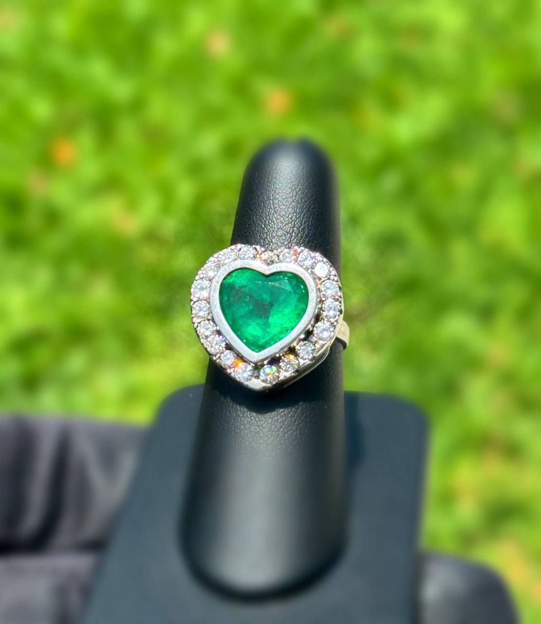 .750 platinum white ring natural Oval Diamond 2.10CTW. Natural Colombian Emerald F2 clarity. ring sz 7.75 with GIA certificate