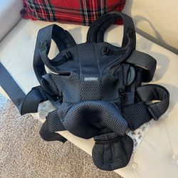 baby bjorn carrier 