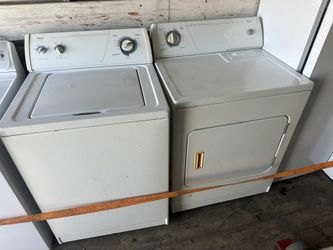 Whirlpool Washer And Dryer Gas In Excellent Condition 🐝