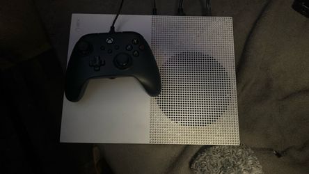 XBOX ONE Series S ( 1tb )  with control and cables ( used ) perfect working conditions  $135