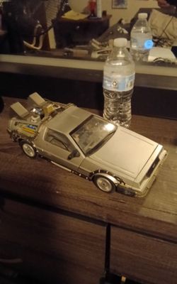 1/24 Scale DeLorean (Back to the Future)