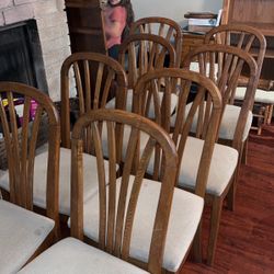 Wooden 4 Ft Table Extendes To 7ft W/ 8 Chairs