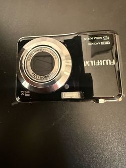 Fujifilm 16 pixel 8gb mem/ uses AA batt