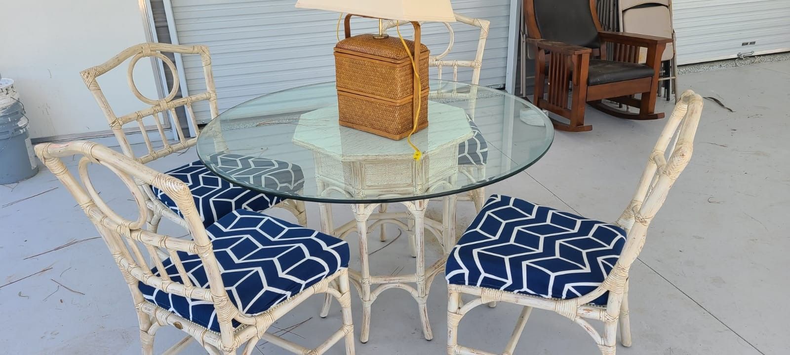 Laura Ashley Outdoor Table w/4 chairs