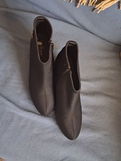 New London Fog ankle boots