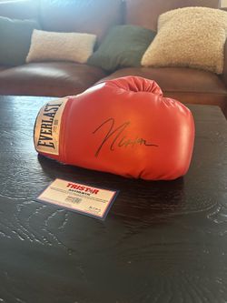 Julio Cesar Chavez JR signed glove