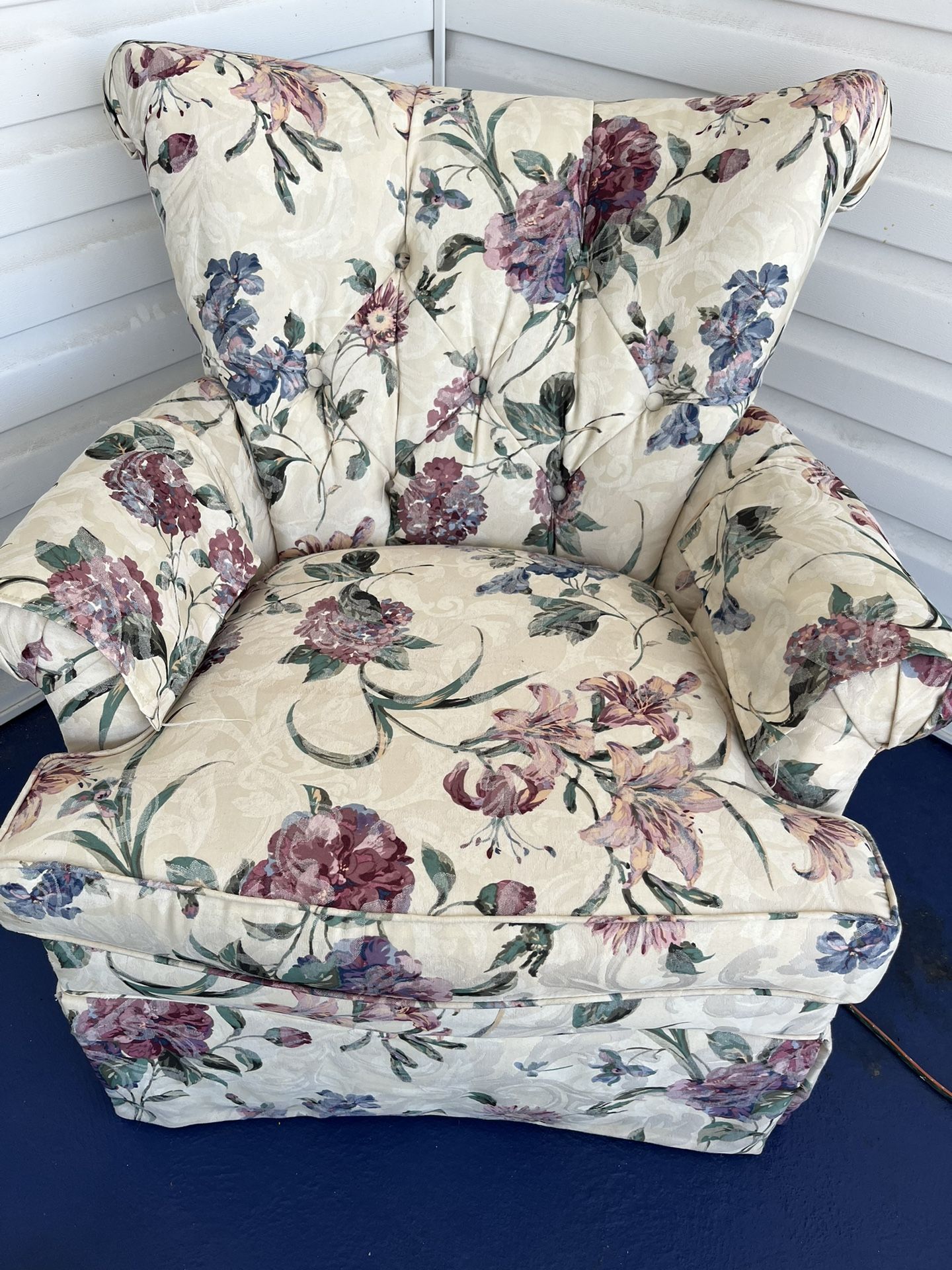 Living Room Floral Swivel Rocking Chair ( Like New )