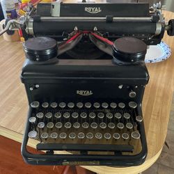 Vintage Antique Typewriter Royal