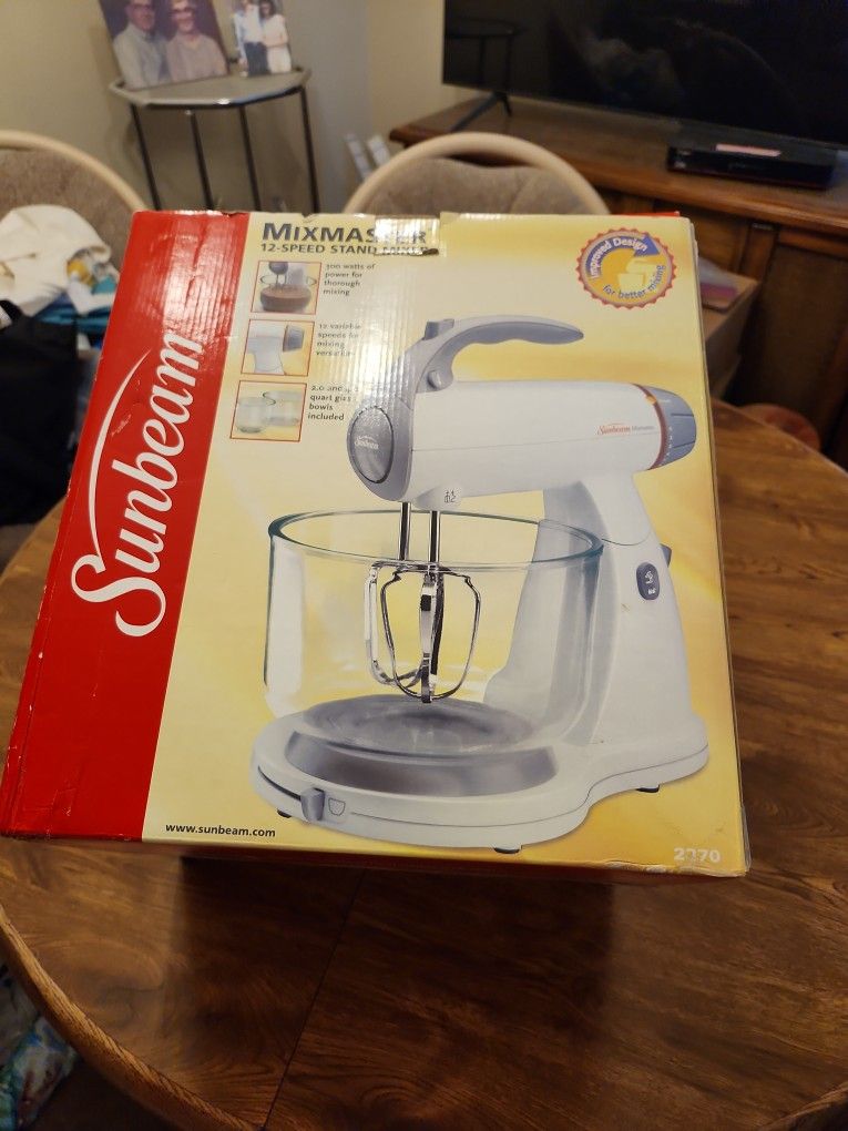 Sunbeam, 12 Speed Stand Mixmaster with clear bowls. Never used or out of box