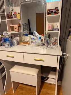 Make up desk