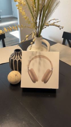 Apple AirPods Max USB-C White Brand New Factory Sealed Comes with Smart Case