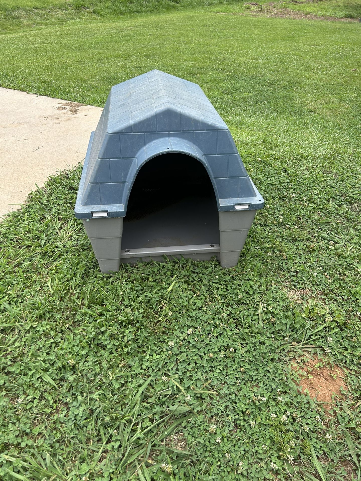 Medium Dog House