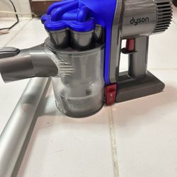Dyson DC 35 Cordless Vacuum (read description)