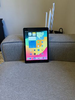 Apple iPad (6th Gen) - 32GB - Space Gray (Wi-Fi + Cellular Unlocked)