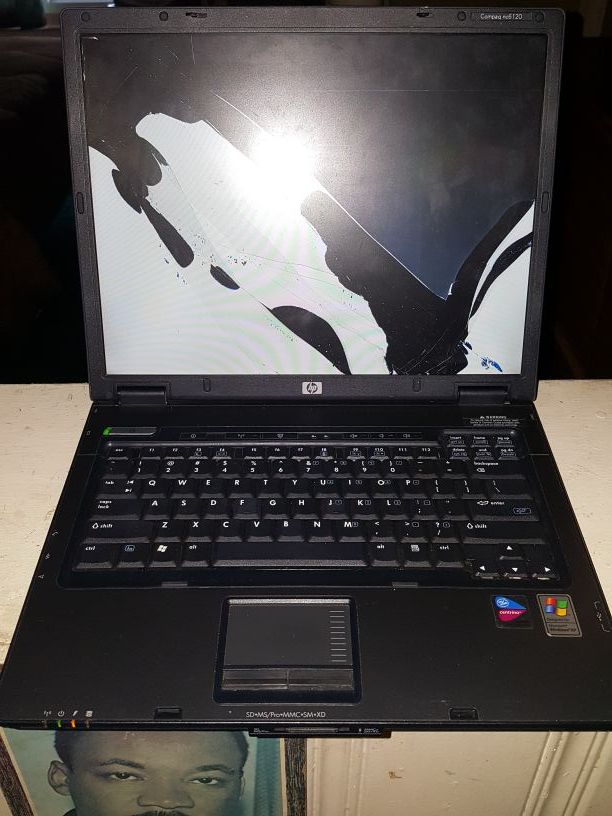 HP laptop broken screen other than that good condition with Samsonite softp case power cord can be used with external monitor