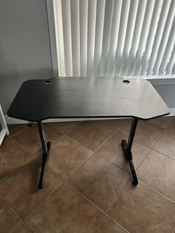 All black carbon fiber gaming desk