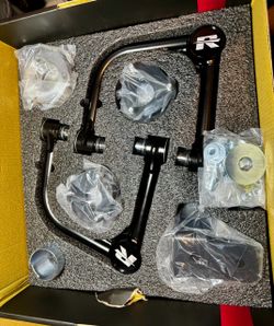 Brand New In The Box  1x ReadyLift 69-21300 Suspension Lift Kit for Ford Bronco