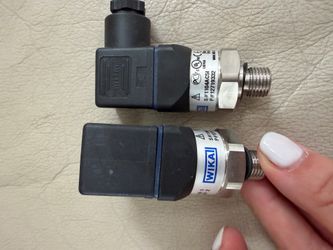 Lot of 2 WIKA A-10 Pressure Transmitter Sensor 1(contact info removed) 0-250 bar 4-20mA G1/4 NEW