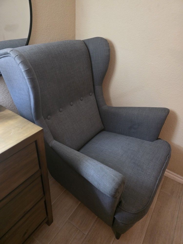 Wing chair