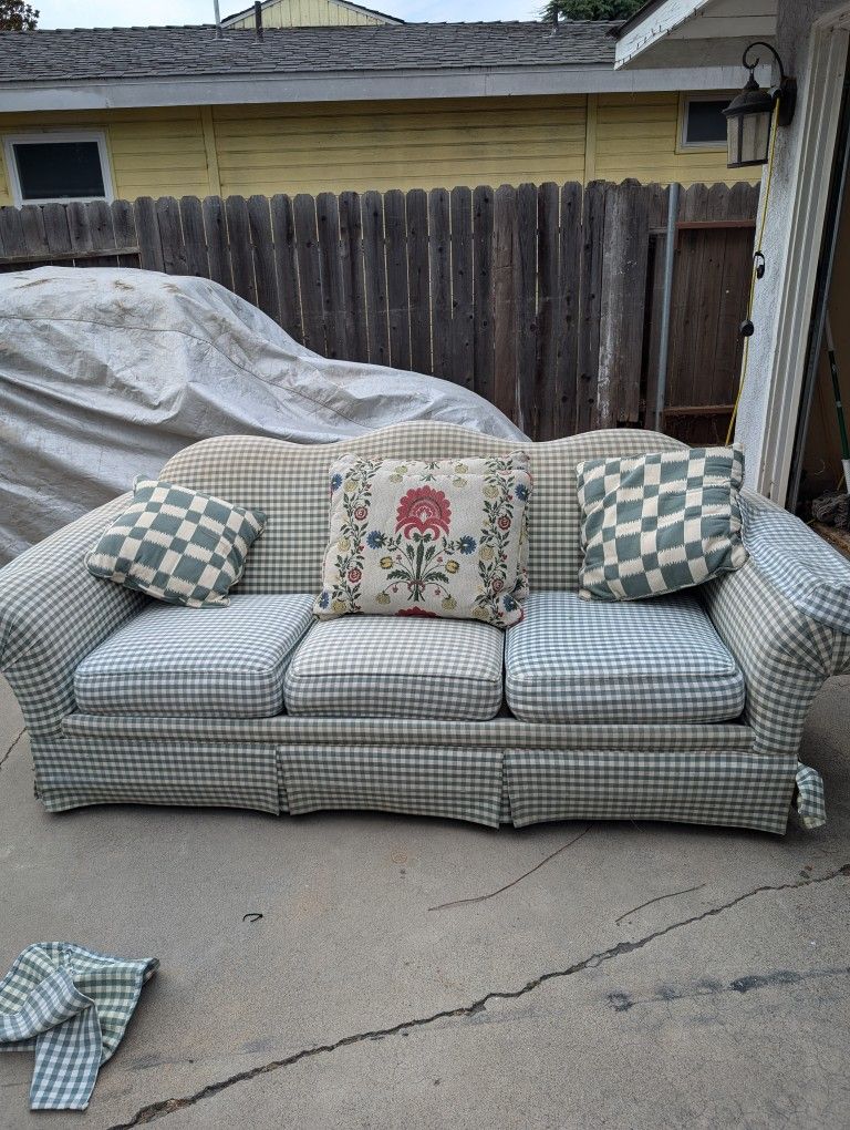 College Frat house Special! Gingham Style Couch And Loveseat $50 OBO
