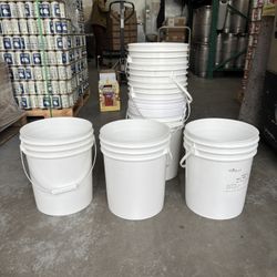 5 Gallon Plastic Buckets