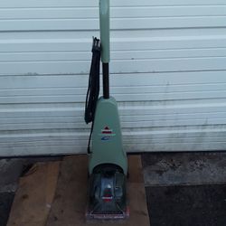 Bissell Carpet Steamer Cleaner With Action Brushes Like New. 