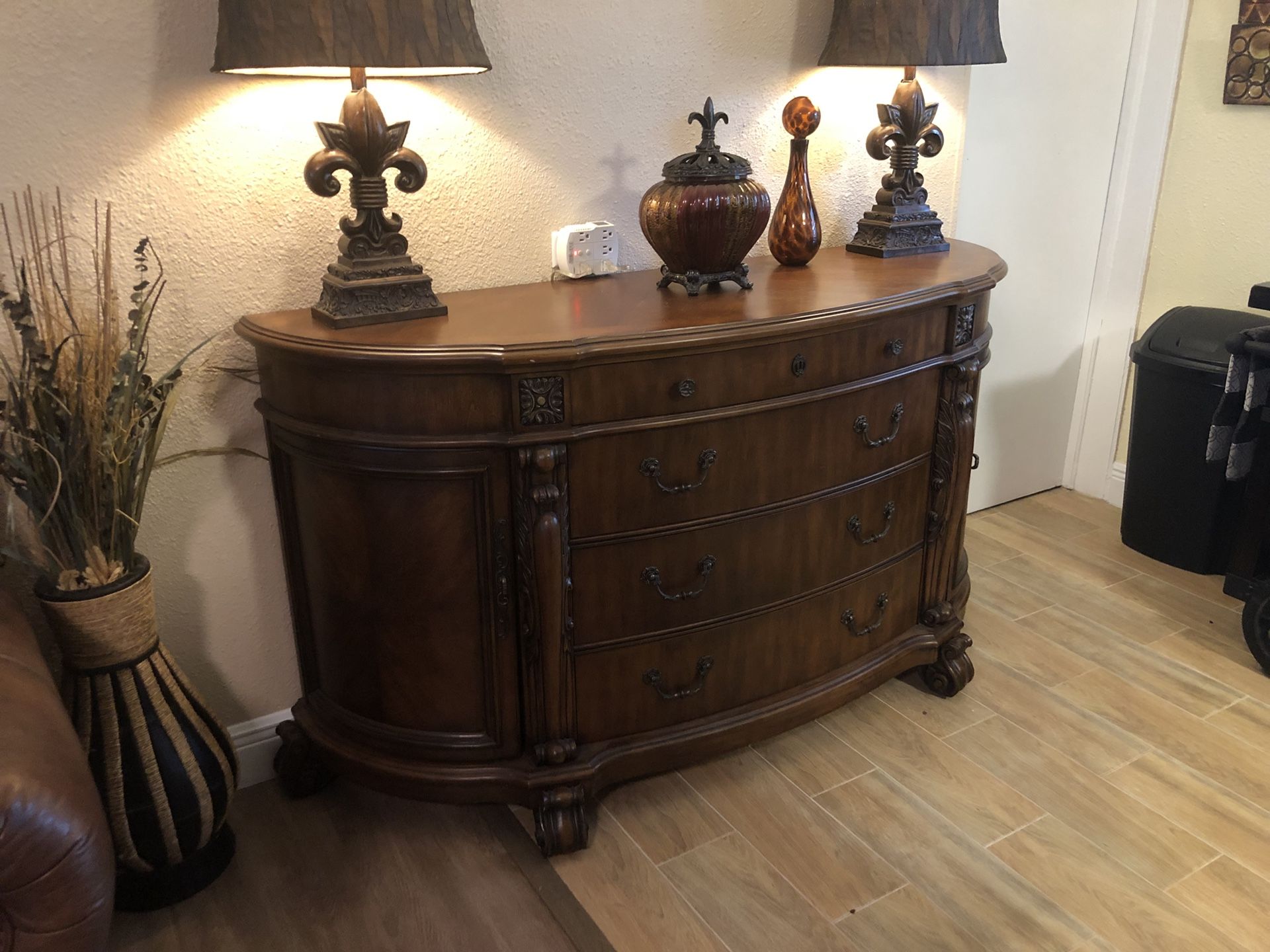Beautiful hutch desk made with real beautiful solid wood.