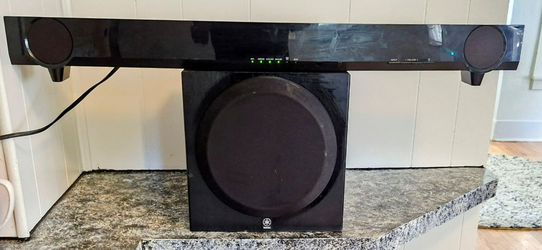 YAMAHA Surround SoundBar w/8" Subwoofer