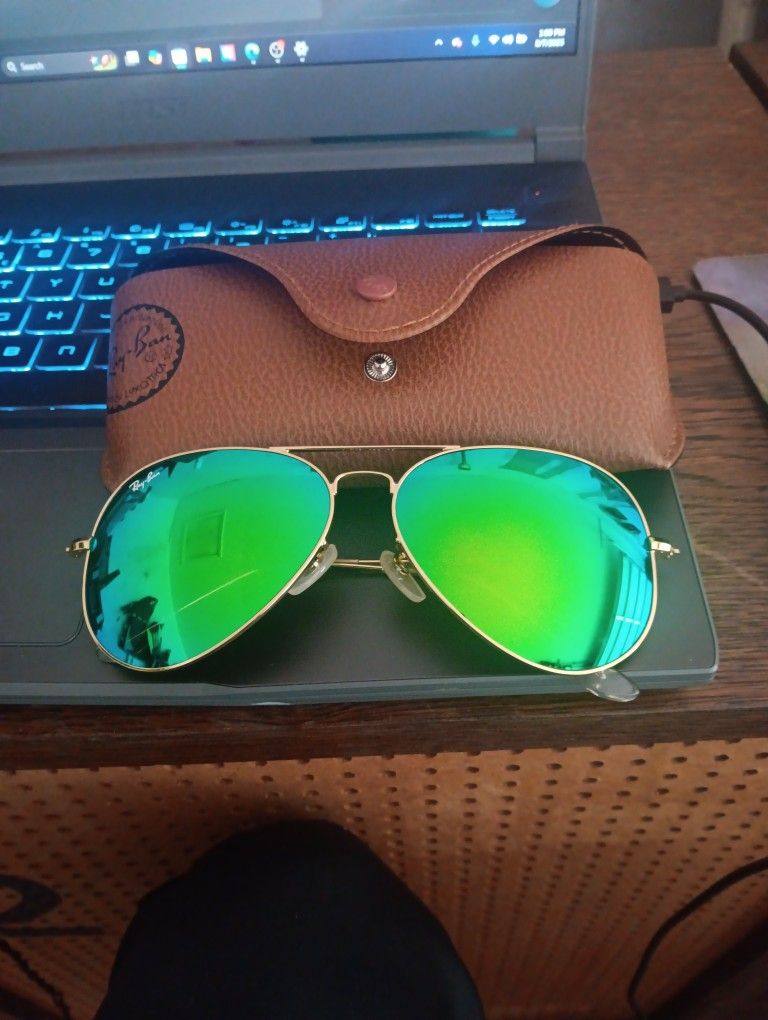 Brand New Raybans Aviator Sunglasses With Full Casing Unopened Casing