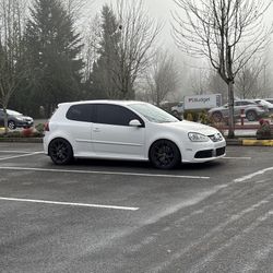 2008 Volkswagen R32 - Low Miles - Clean