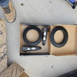 23 Jeep Rubicon Stock Front And Back Gears